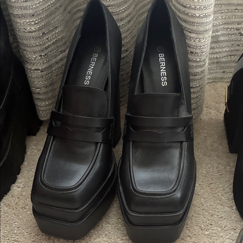 NWOT Black Platform Heels